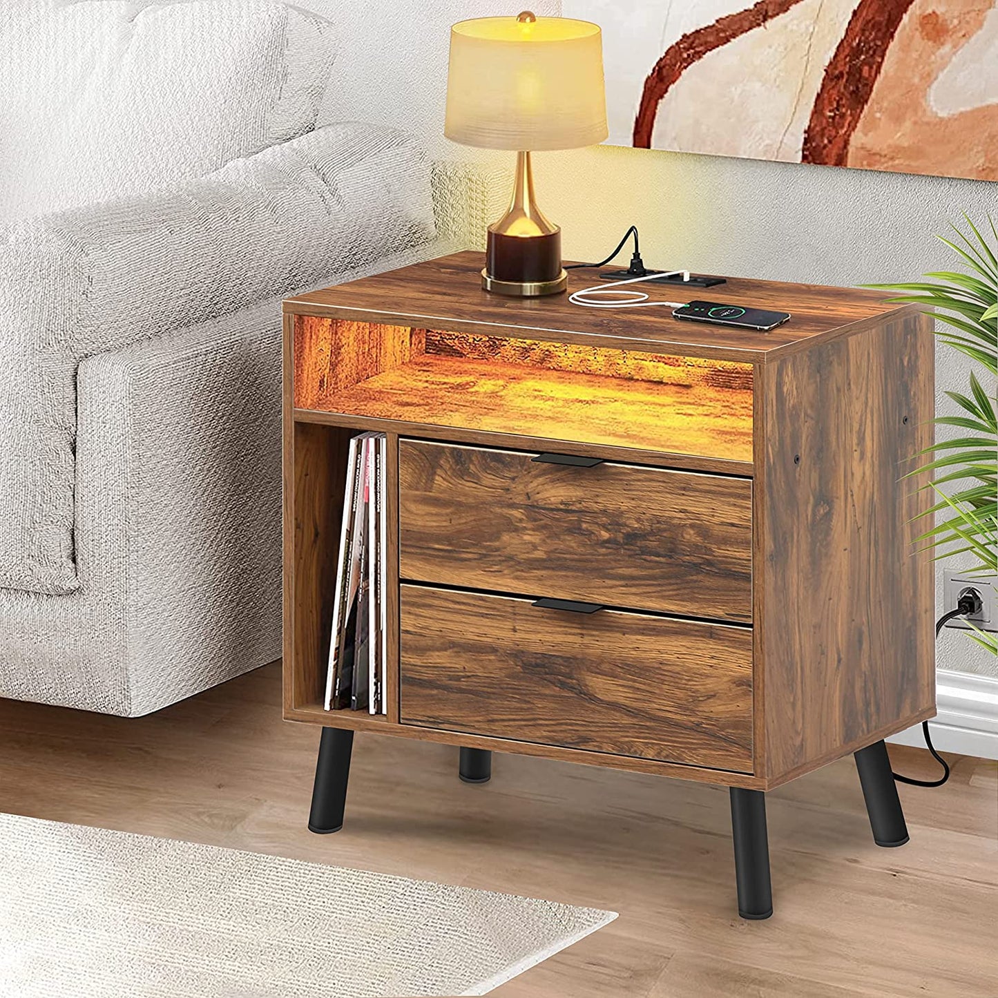 طاولة شحن جانبية / طاولة بجانب السرير من Inhabit Rustic Brown مع مصابيح LED مدمجة
